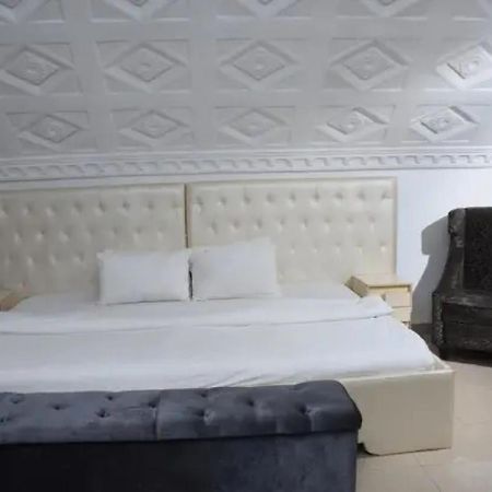 Room In Lodge - Ambience Hotels Abujahome For Leisure And Business Travellers Exteriör bild