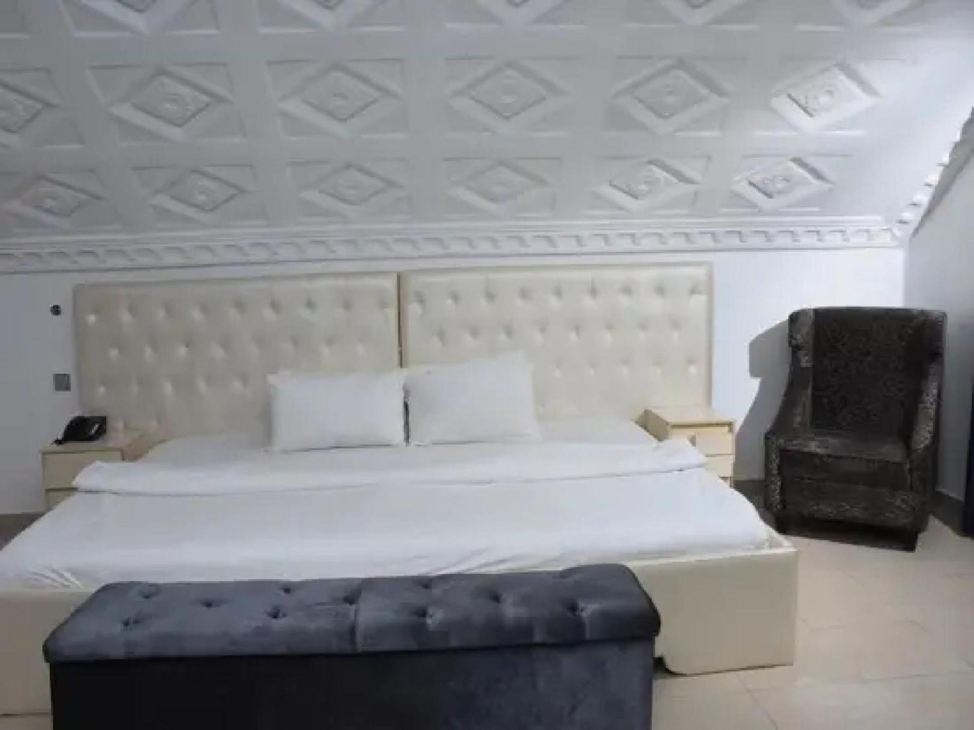 Room In Lodge - Ambience Hotels Abujahome For Leisure And Business Travellers Exteriör bild