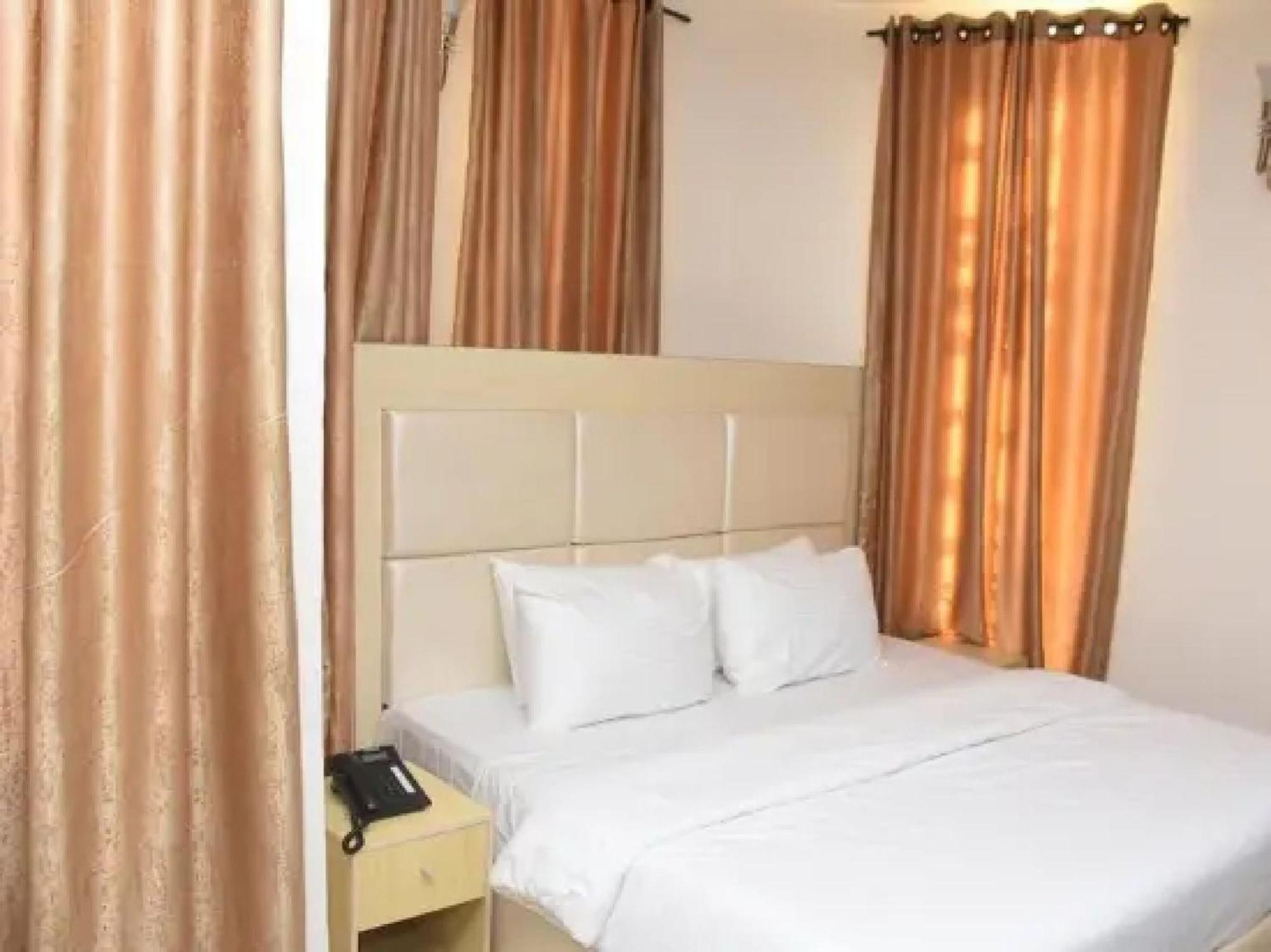 Room In Lodge - Ambience Hotels Abujahome For Leisure And Business Travellers Exteriör bild