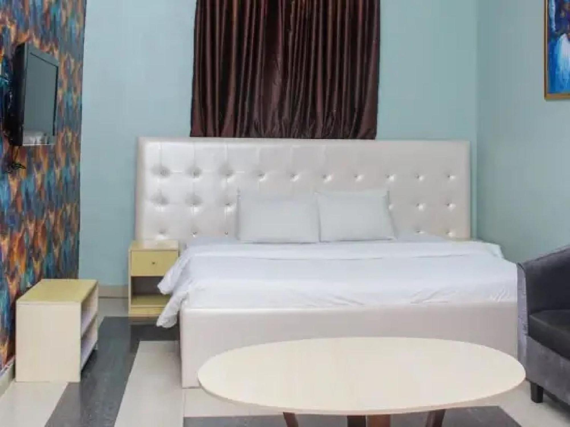 Room In Lodge - Ambience Hotels Abujahome For Leisure And Business Travellers Exteriör bild